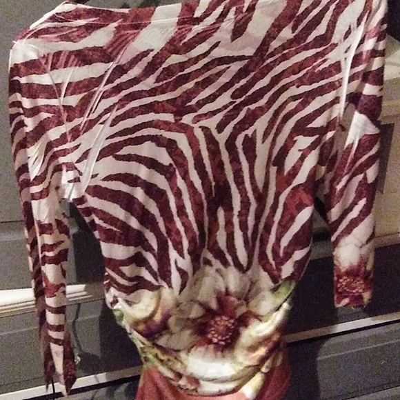 DONATING SOON! CACHE Blouse - Picture 4 of 5
